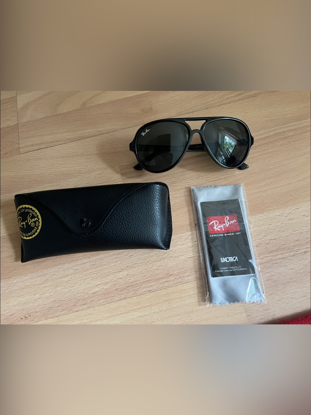 Ray-Ban Black Aviator Sunglasses with Dark Lenses and Black Case